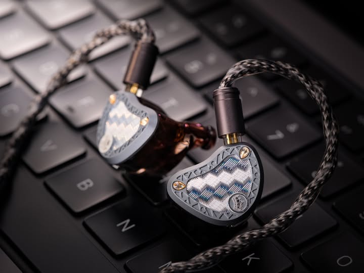 Kinera Frigg 2DD + 4EST Hybrid IEM